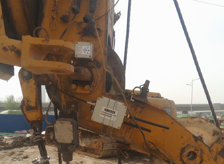 安裝多等級(jí)高壓近電報(bào)警器為施工機(jī)械增加“高壓檢驗(yàn)員” 安裝多等級(jí)高壓近電報(bào)警器為施工機(jī)械增加“高壓檢驗(yàn)員”